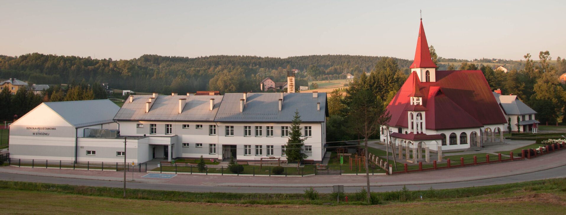 Szkoła Podstawowa im. Św. Jana Pawła w Stróżnej